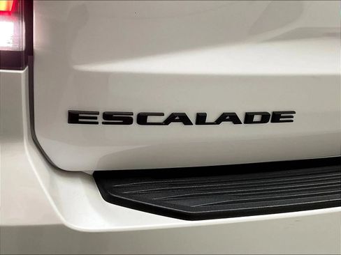 Used 2024 Cadillac Escalade Sport Platinum w/ LPO, ONYX Package AWD/4WD image 29