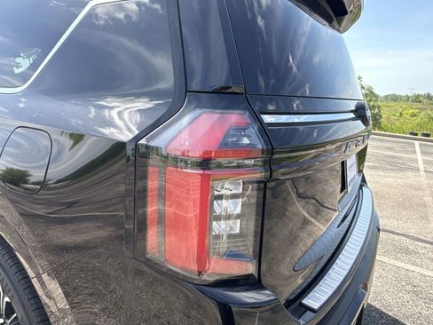 New 2025 Nissan Armada SL w/ Captain's Chari Seat Package image 31