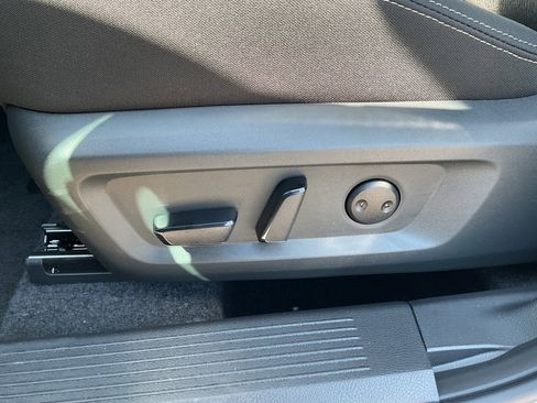Used 2025 Nissan Rogue SV FWD image 9