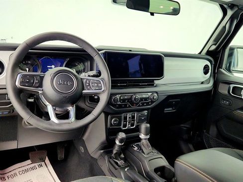 Used 2025 Jeep Wrangler Unlimited Sahara w/ Safety Group image 12