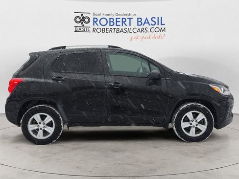 Used 2022 Chevrolet Trax LT w/ LT Convenience Package image 6