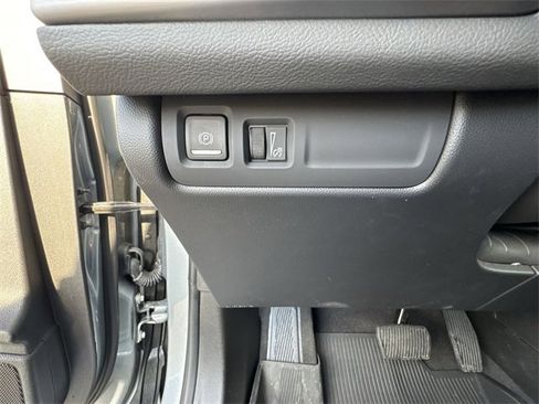 Used 2025 Cadillac XT4 Premium Luxury image 18