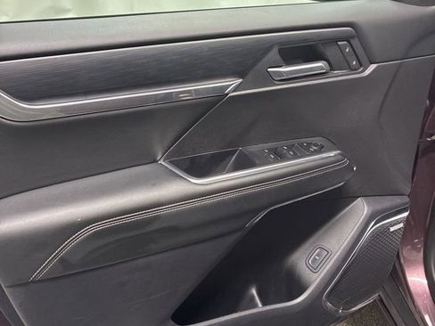 Used 2025 GMC Acadia Elevation image 12