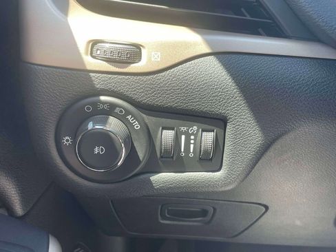 Used 2018 Jeep Cherokee Latitude AWD/4WD image 20