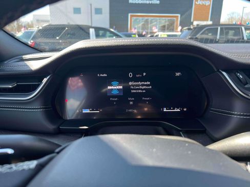 Used 2024 Jeep Grand Cherokee Limited image 19