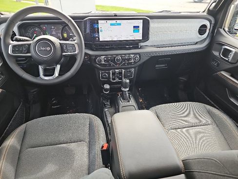 Certified 2025 Jeep Wrangler Unlimited Sahara AWD/4WD image 17