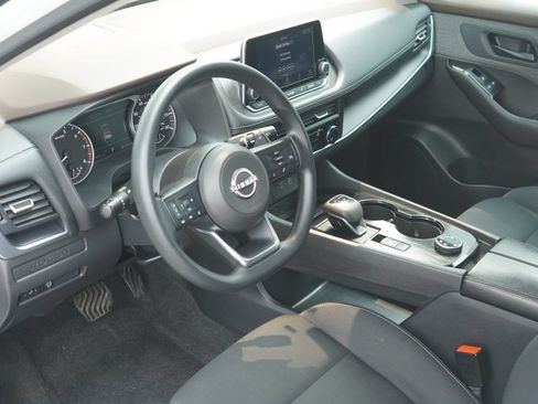 Used 2023 Nissan Rogue S AWD/4WD image 11