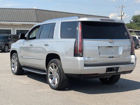 Used 2017 Cadillac Escalade Luxury image 3