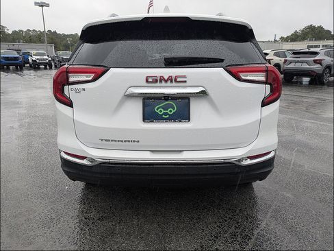 Used 2022 GMC Terrain SLT w/ Tech Package FWD image 6