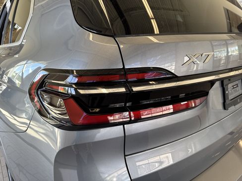 Used 2024 BMW X7 xDrive40i w/ Premium Package image 11