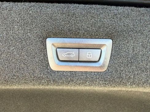 Used 2025 BMW i7 xDrive60 w/ Executive Package AWD/4WD image 17