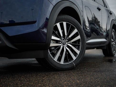 New 2025 Nissan Pathfinder Platinum w/ Black Appearance Package image 6