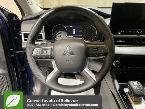 Used 2025 Mitsubishi Outlander SE image 13