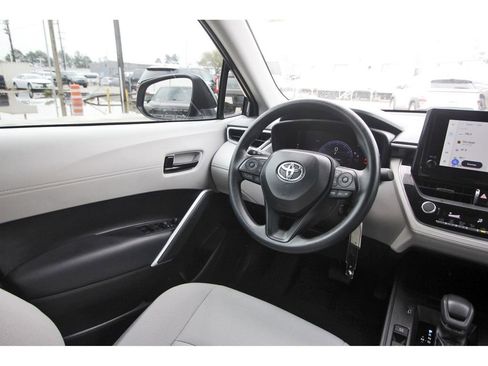 Used 2026 Toyota Corolla Cross L image 11