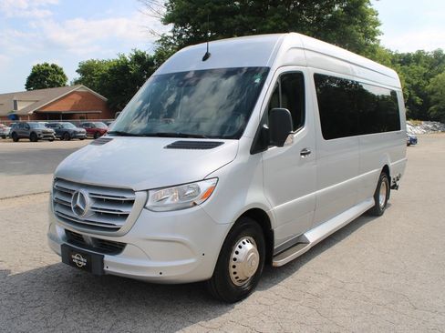 Used 2021 Mercedes-Benz Sprinter 3500 image 4