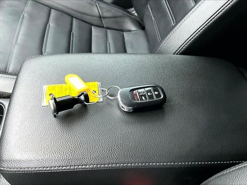 Used 2025 Honda CR-V EX-L image 15