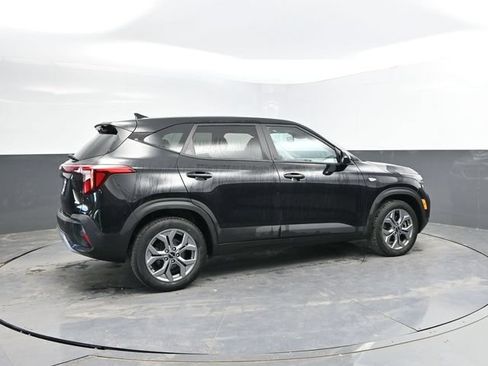 Used 2024 Kia Seltos LX AWD/4WD image 2