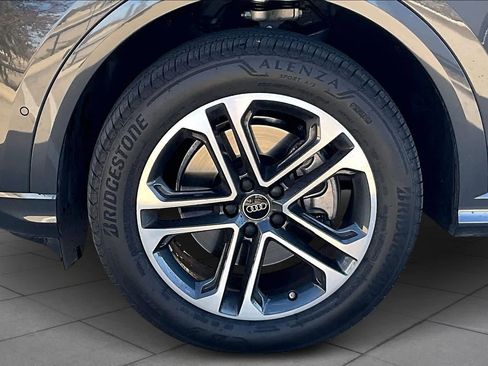 Certified 2025 Audi Q5 Premium w/ Convenience Package image 10