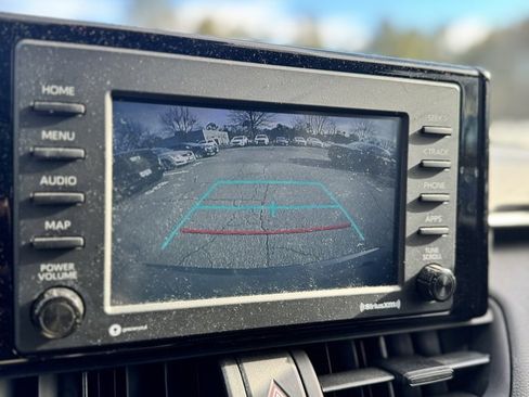 Used 2021 Toyota RAV4 XLE image 17