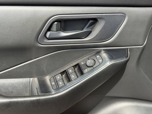 Used 2024 Nissan Rogue S AWD/4WD image 17