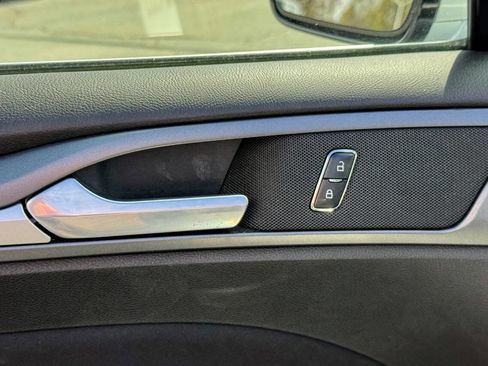 Used 2015 Ford Fusion SE image 25