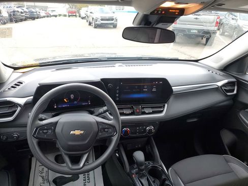 Used 2025 Chevrolet TrailBlazer LT AWD/4WD image 24