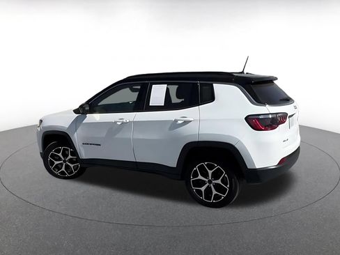 Used 2025 Jeep Compass Limited AWD/4WD image 9