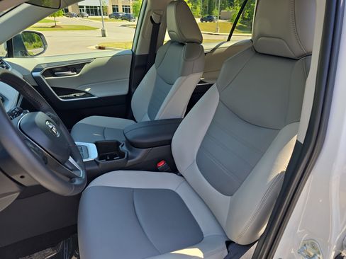 Used 2024 Toyota RAV4 XLE Premium image 17