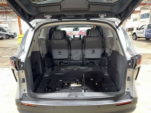 Certified 2023 Toyota Sienna XLE FWD image 11