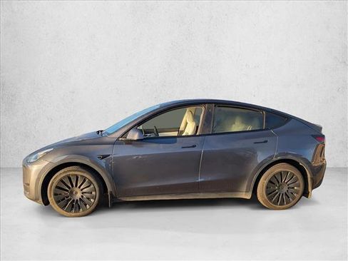 Used 2021 Tesla Model Y Long Range image 8