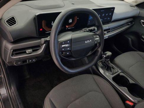 Used 2025 Kia K4 LXS image 11