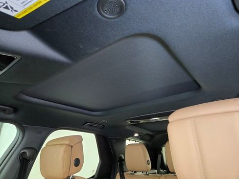 New 2025 Land Rover Discovery Dynamic SE AWD/4WD image 11