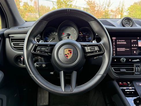 Certified 2023 Porsche Macan S image 15
