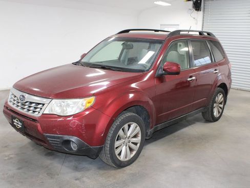 Used 2013 Subaru Forester 2.5X Premium w/ All-Weather Plus Pkg image 3