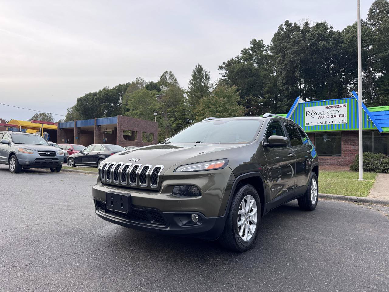 Used 2014 Jeep Cherokee Latitude w/ Comfort/Convenience Group AWD/4WD image 1