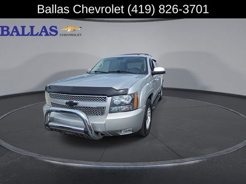 Used 2010 Chevrolet Avalanche LT w/ Luxury Package AWD/4WD image 3