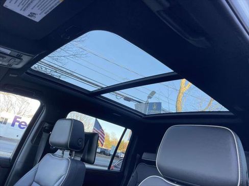 Used 2023 Chevrolet Suburban Premier w/ Advanced Technology Package image 19