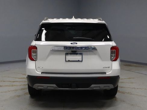 Used 2023 Ford Explorer XLT w/ Equipment Group 202A AWD/4WD image 10