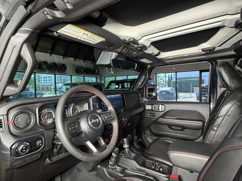 Used 2024 Jeep Gladiator Rubicon image 2