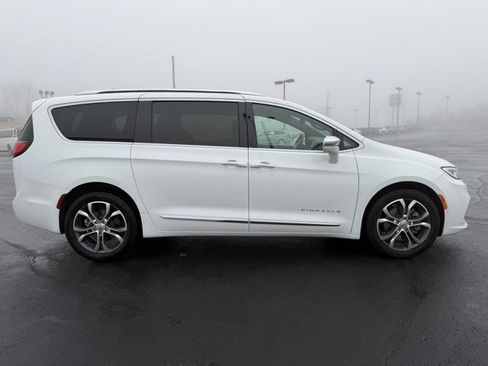 Used 2022 Chrysler Pacifica Pinnacle image 8