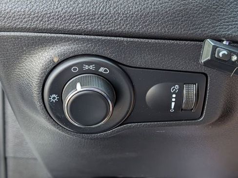 Used 2022 Toyota Corolla SE FWD image 22