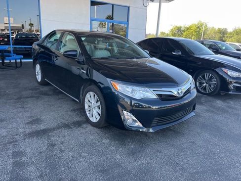 Used 2012 Toyota Camry XLE w/ Leather Pkg image 2