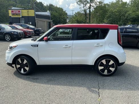 Used 2017 Kia Soul + w/ Designer's Package FWD image 7