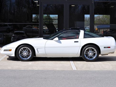 Used 1996 Chevrolet Corvette Coupe RWD image 4