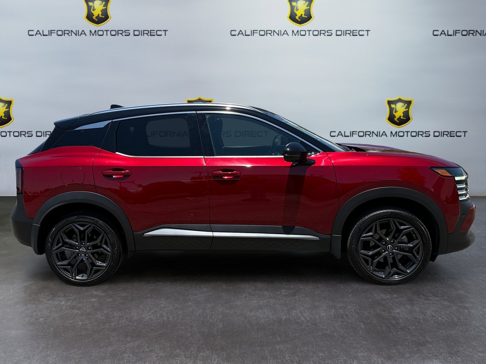 Used 2025 Nissan Kicks SR FWD image 6