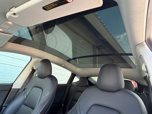 Used 2022 Tesla Model Y Performance image 19