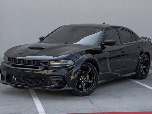 Used 2016 Dodge Charger R/T Scat Pack w/ Technology Group RWD image 7