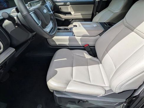 Certified 2025 Ford Expedition Active AWD/4WD image 16