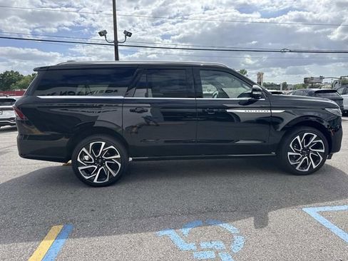 New 2026 Lincoln Navigator L Reserve AWD/4WD image 3