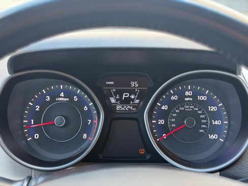 Used 2014 Hyundai Elantra Limited w/ Option Group 03 FWD image 22